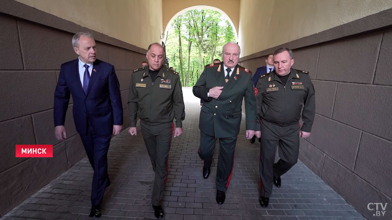 «Мы поняли, какая должна быть у нас армия». Подробности визита Лукашенко в военное ведомство-1 «Мы поняли, какая должна быть у нас армия». Подробности визита Лукашенко в военное ведомство-1