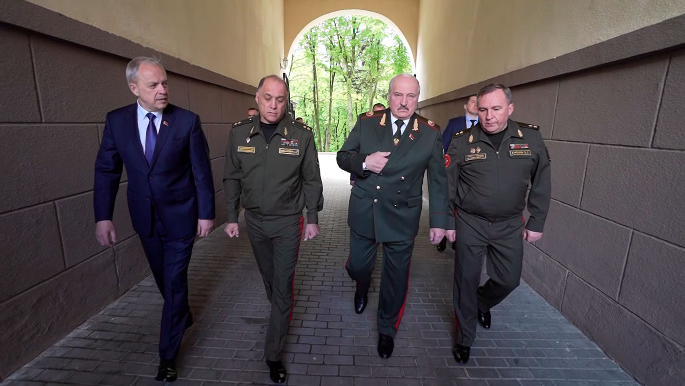 «Мы поняли, какая должна быть у нас армия». Подробности визита Лукашенко в военное ведомство