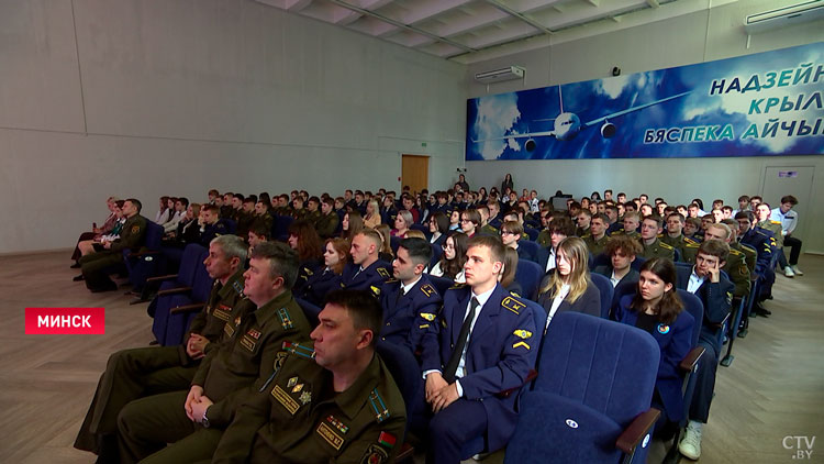 В Беларуси вспоминают подвиг лётчиков Ничипорчика и Куконенко, погибших во время учебного полёта-10