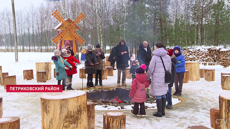 Поляна желаний, новогодний хоровод и обед у костра. Подворье Деда Мороза появилось в Национальном парке «Припятский»-39