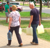 Где можно найти питьевую воду в Минске, пока городские службы разбираются с водопроводной?