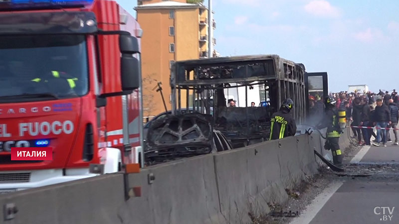 В Италии водитель поджёг автобус со школьниками-3