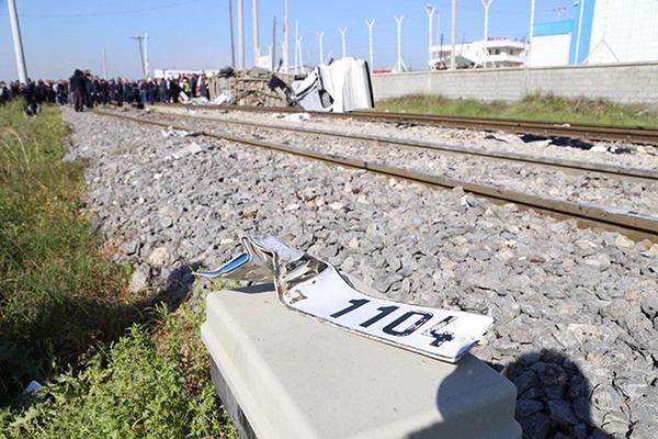 Поезд протаранил микроавтобус в Турции. 9 человек погибли, 8 госпитализированы