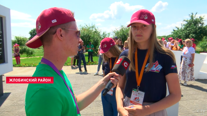 «Это невыносимо больно». Участники «Поезда Памяти» посетили мемориал в Красном Берегу под Гомелем-19