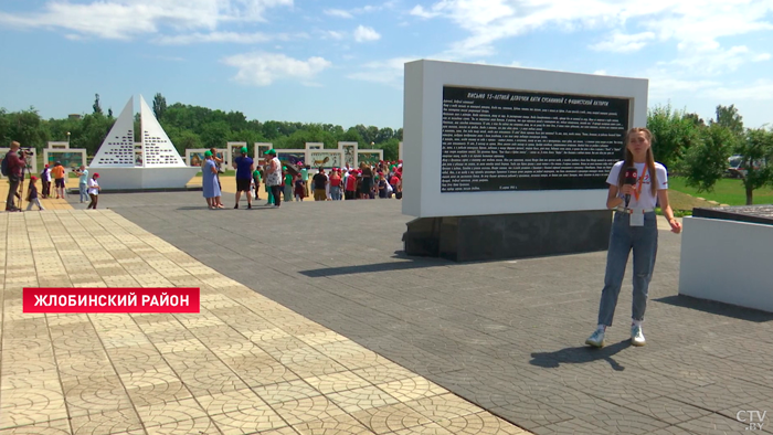 «Это невыносимо больно». Участники «Поезда Памяти» посетили мемориал в Красном Берегу под Гомелем-13