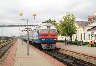 Под Слуцком поезд сбил сидевшего на путях 29-летнего парня