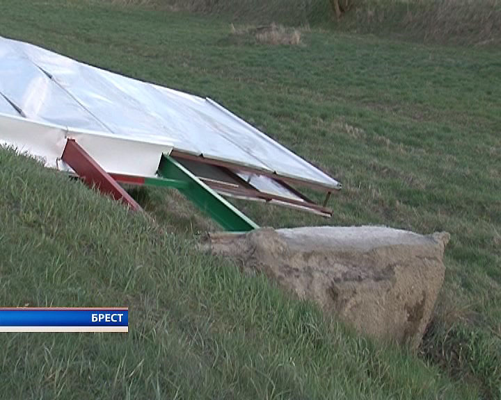 Непогода в Беларуси продолжается: Оранжевый уровень опасности объявлен 14 апреля -3