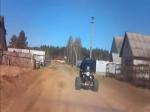 В Лидском районе водитель мотовездехода пытался скрыться от ГАИ в лесу. Погоня попала на видео