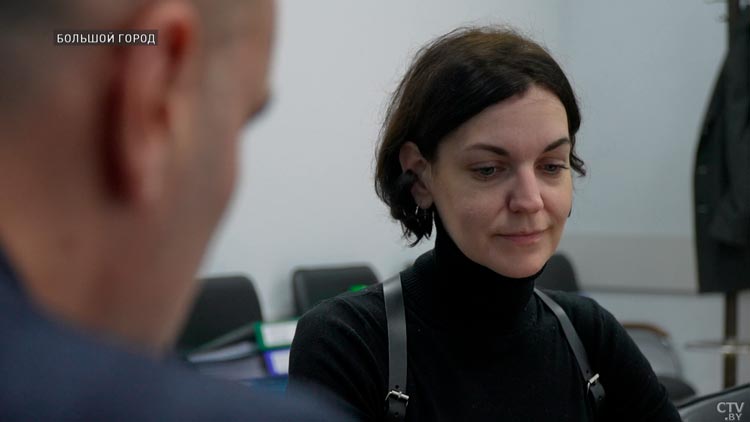 Если надо, за свой счёт выполнит просьбы бабушек установить скамейку. Поговорили с депутатом Виталием Якубовым-1