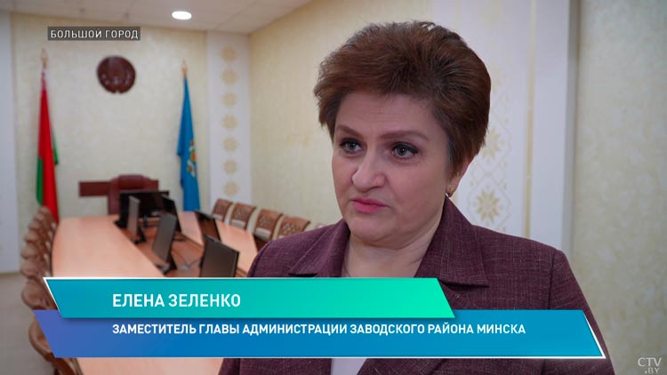 Если надо, за свой счёт выполнит просьбы бабушек установить скамейку. Поговорили с депутатом Виталием Якубовым-16