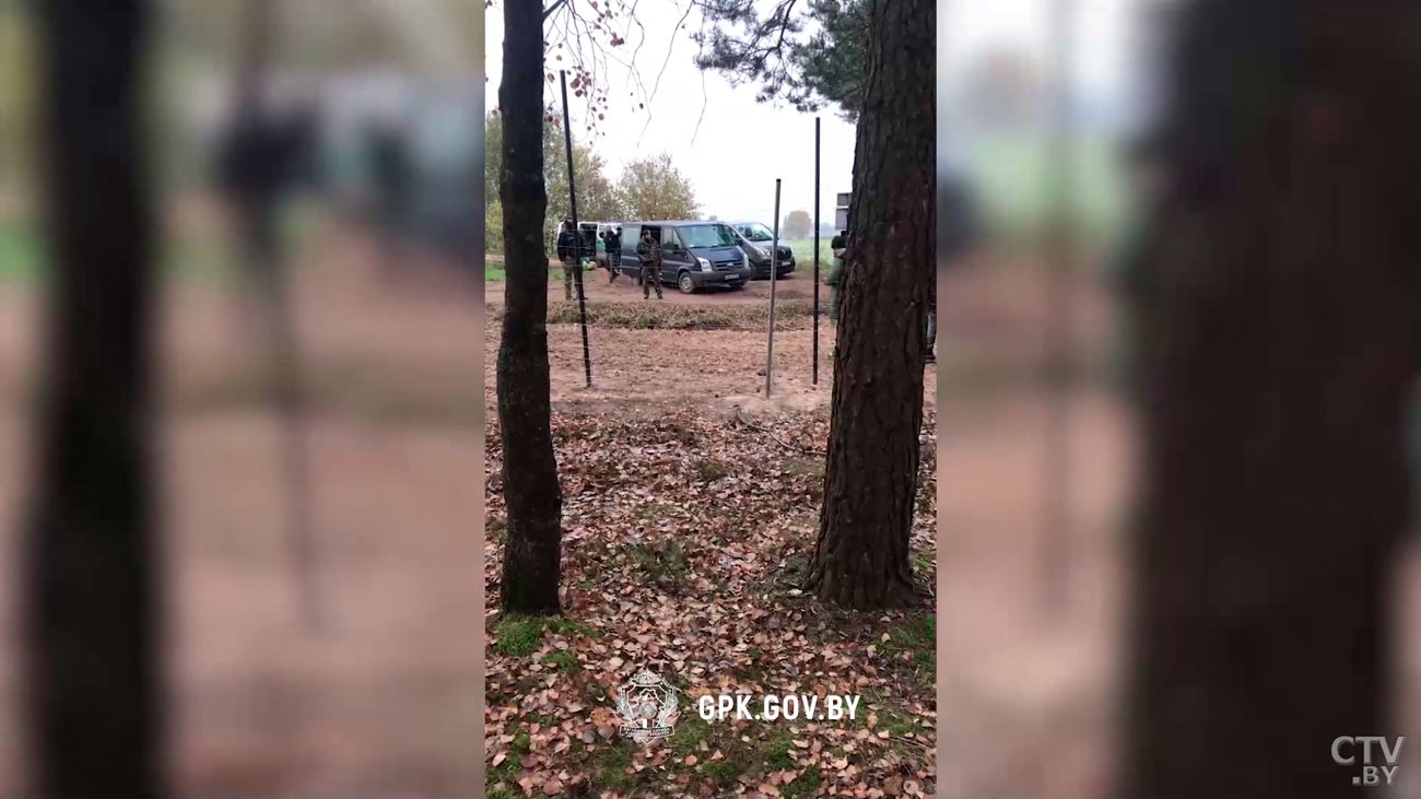 Польские силовики демонтировали заграждение на границе с Беларусью, чтобы вытеснить беженцев-1