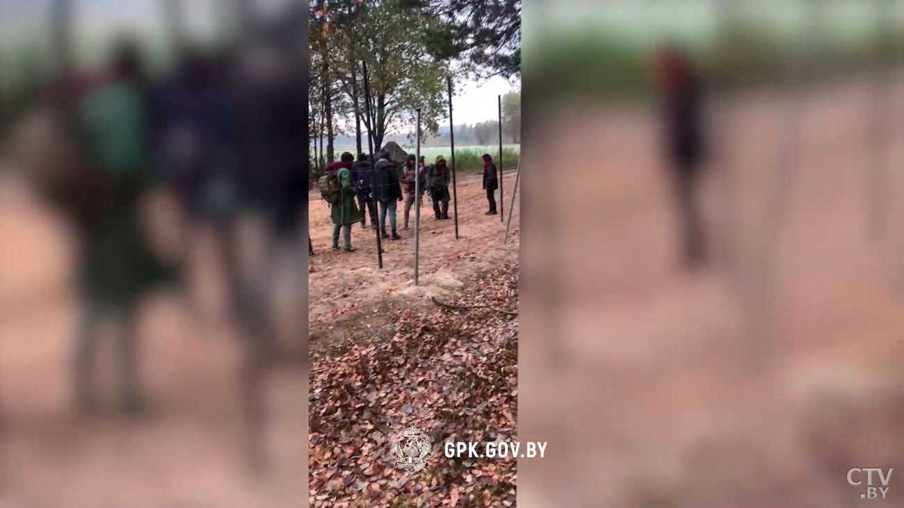 Польские силовики демонтировали заграждение на границе с Беларусью, чтобы вытеснить беженцев-4