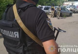 В Полтаве мужчина взял в заложники правоохранителя 