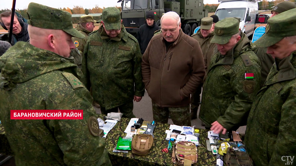 «Нежелательно, чтобы наши образцы воевали в Украине, всё-таки свои люди». Лукашенко ознакомился с белорусским вооружением-20