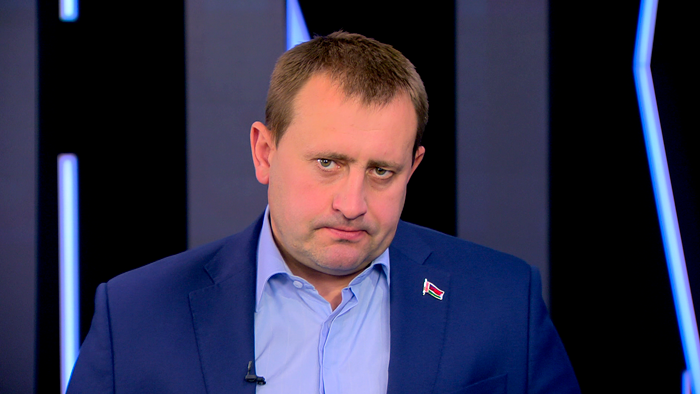 Как смайлики в соцсетях чуть не лишили белорусов государственности. Взгляд Пустового на события августа 2020-го