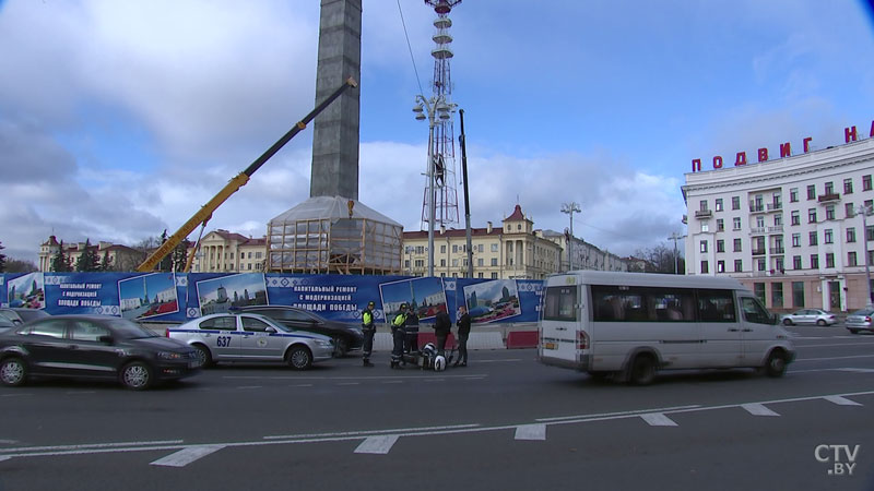 ДТП с участием мотоциклиста перекрыло три полосы на пл. Победы-1