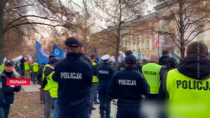 Польские полицейские присоединились к акции протеста грузоперевозчиков-1