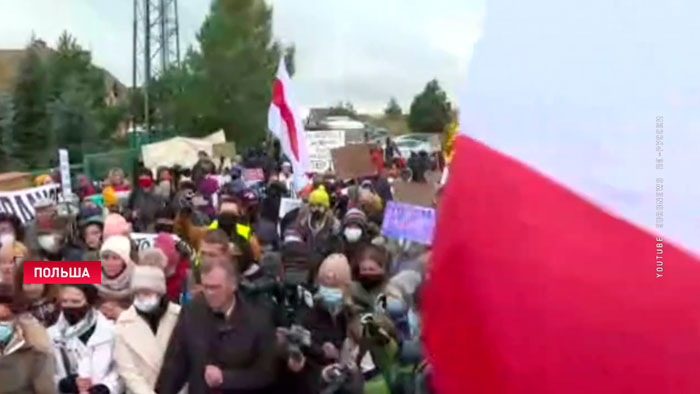 Жёны экс-президентов Польши поддержали беженцев. Женщины призвали пропустить на границу журналистов-1