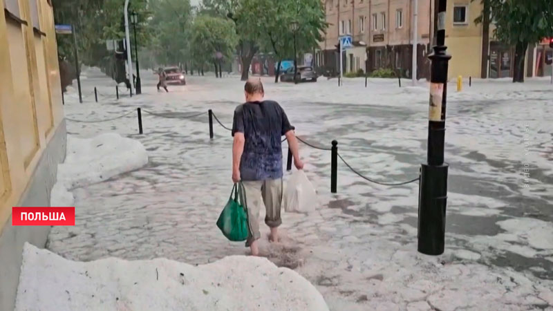 В Польше более 30 тыс. человек остаются без электричества после урагана-1