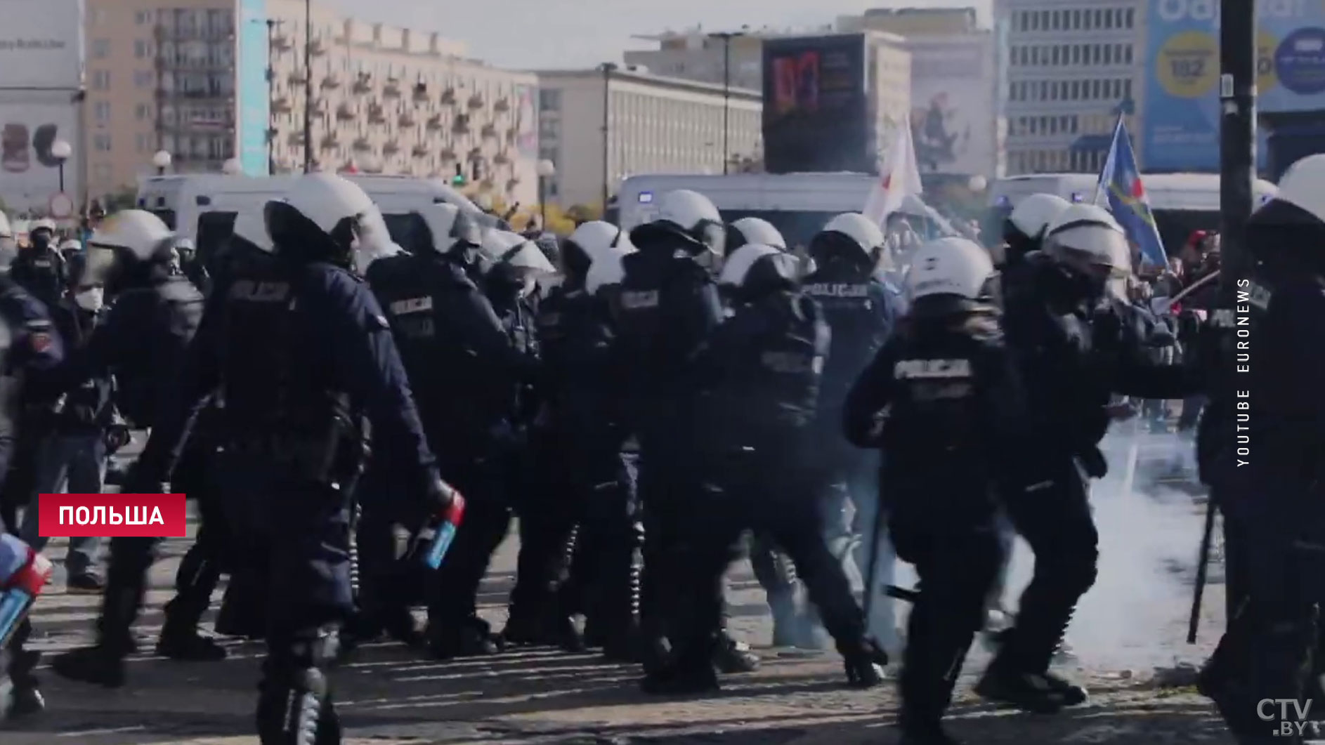 В Польше почти 300 человек задержали на демонстрации при столкновениях с полицией-6