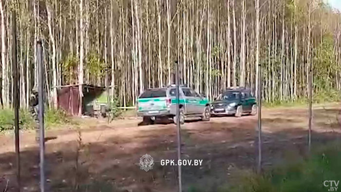 Польская полиция продолжает доставлять беженцев к границе и вытеснять их в Беларусь-4