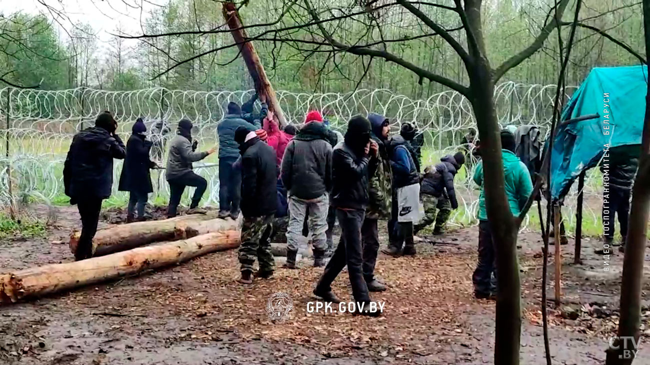 Полчаса лежали под дулами автоматов. Что произошло с афганскими мигрантами в Польше?-1