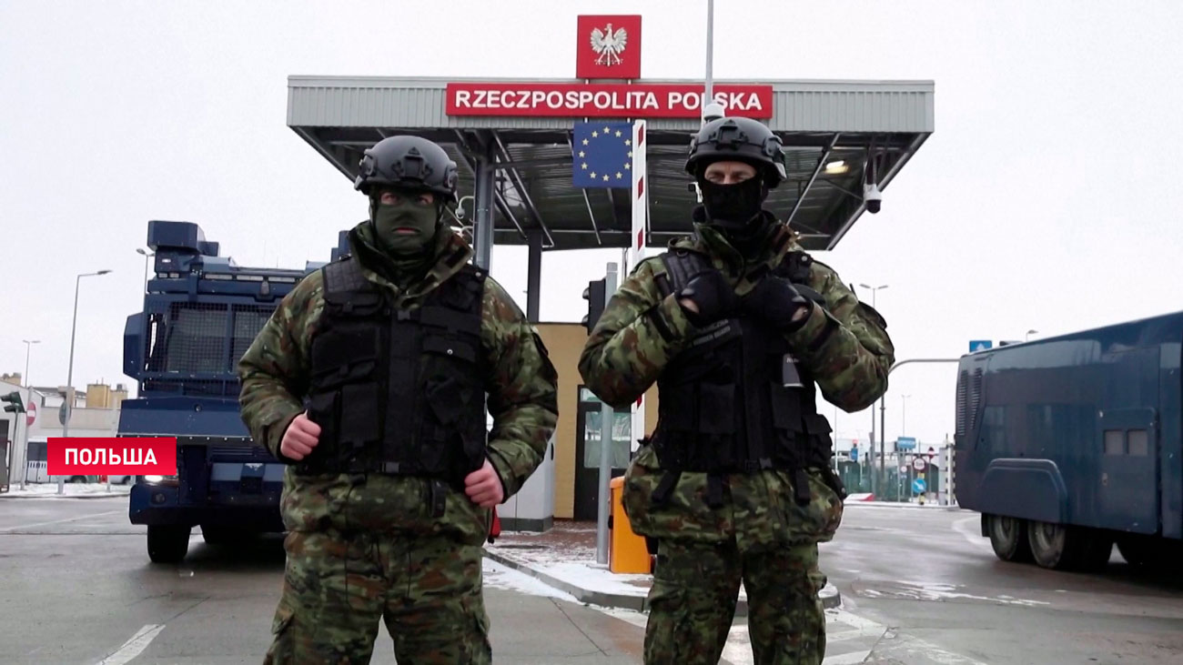 Польский политик назвал солдат, охраняющих границу с Беларусью, «сворой собак». Ему грозит суд-1