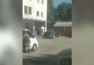 В Полтаве неизвестный захватил заложника и угрожает взрывом