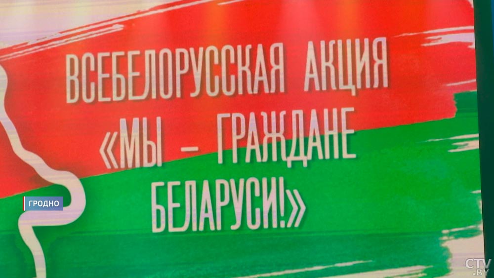 «Значимый праздник». Эта девушка получила первый паспорт в День Конституции, и вот о чём она говорит-19