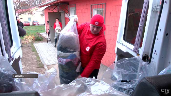 «Сложно морозные ночи перенести с маленькими детьми». Белорусы со всех областей передают гуманитарную помощь беженцам-1