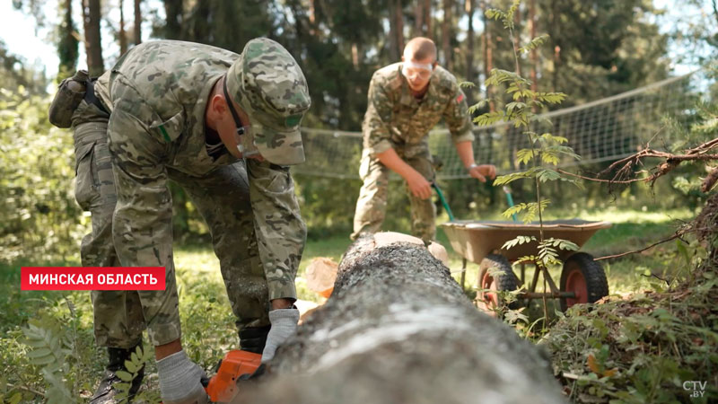 Белорусские военнослужащие помогают в ликвидации последствий урагана-1