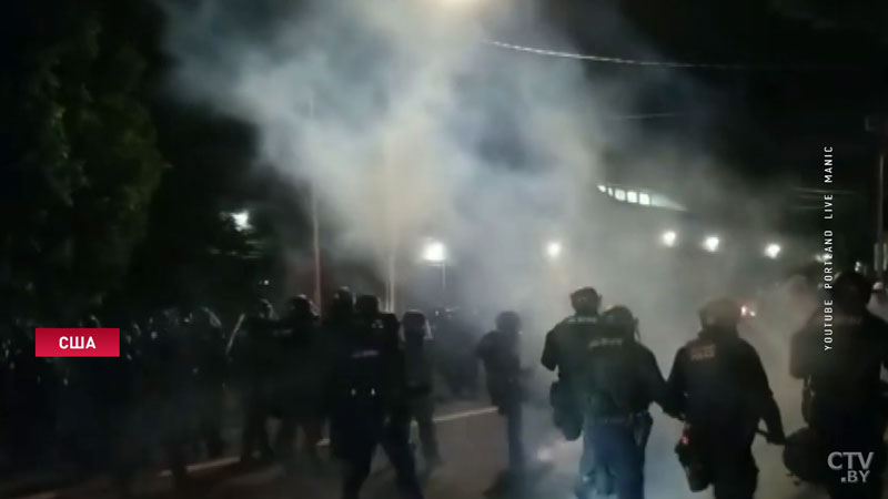 Облили краской женщину, прокалывали шины. В Портленде возобновились протесты-7