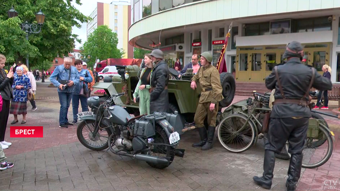 Город окунули в 1940-е годы. Последний мирный день перед войной воссоздали в Бресте-13