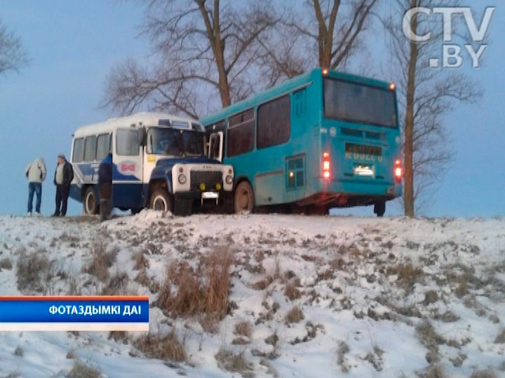 Аварии в гололед: в Несвижском районе легковая машина врезалась в микроавтобус