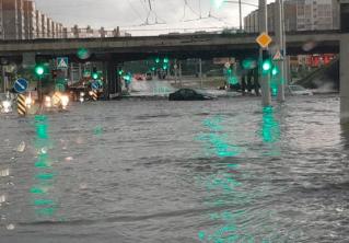 Вода до потолка и массовая потеря автономеров. Рассказываем, как дождь превратил Минск в Венецию