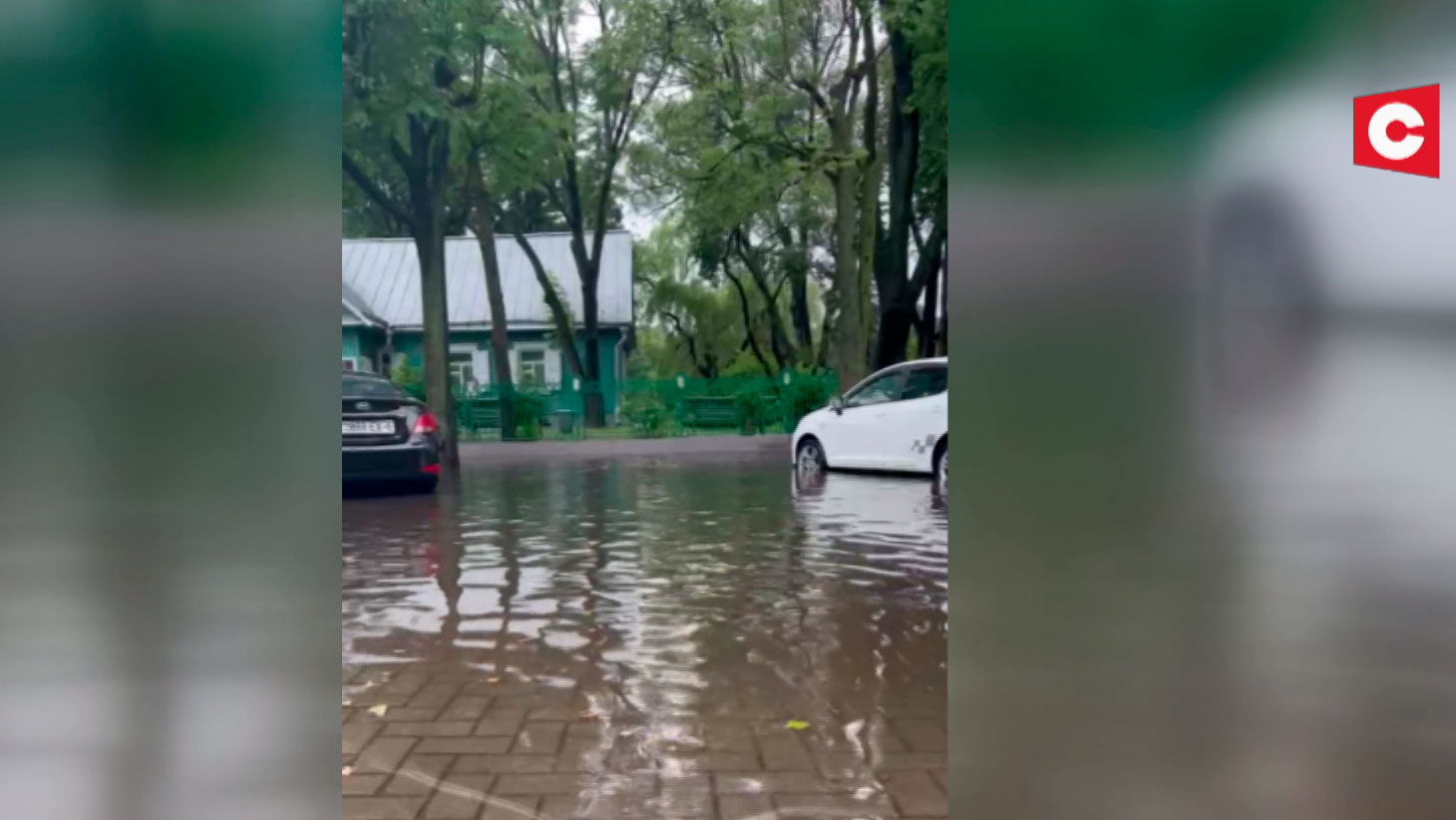 Из жары в ливни. Некоторые улицы Минска затопило после сильного дождя-1