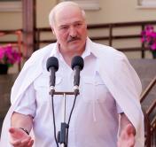 Александр Лукашенко – врачам: ни в коем случае не допускайте, чтобы белые халаты стали грязными