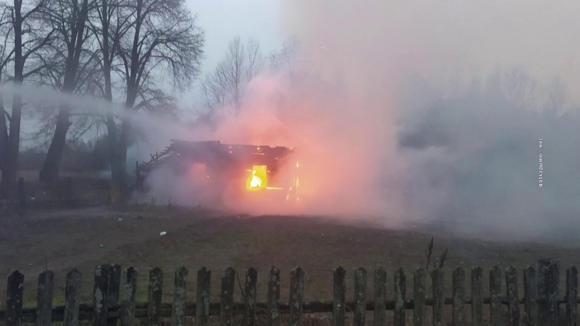 Пожар в Клецком районе: дом загорелся, когда в нём находилась хозяйка-1