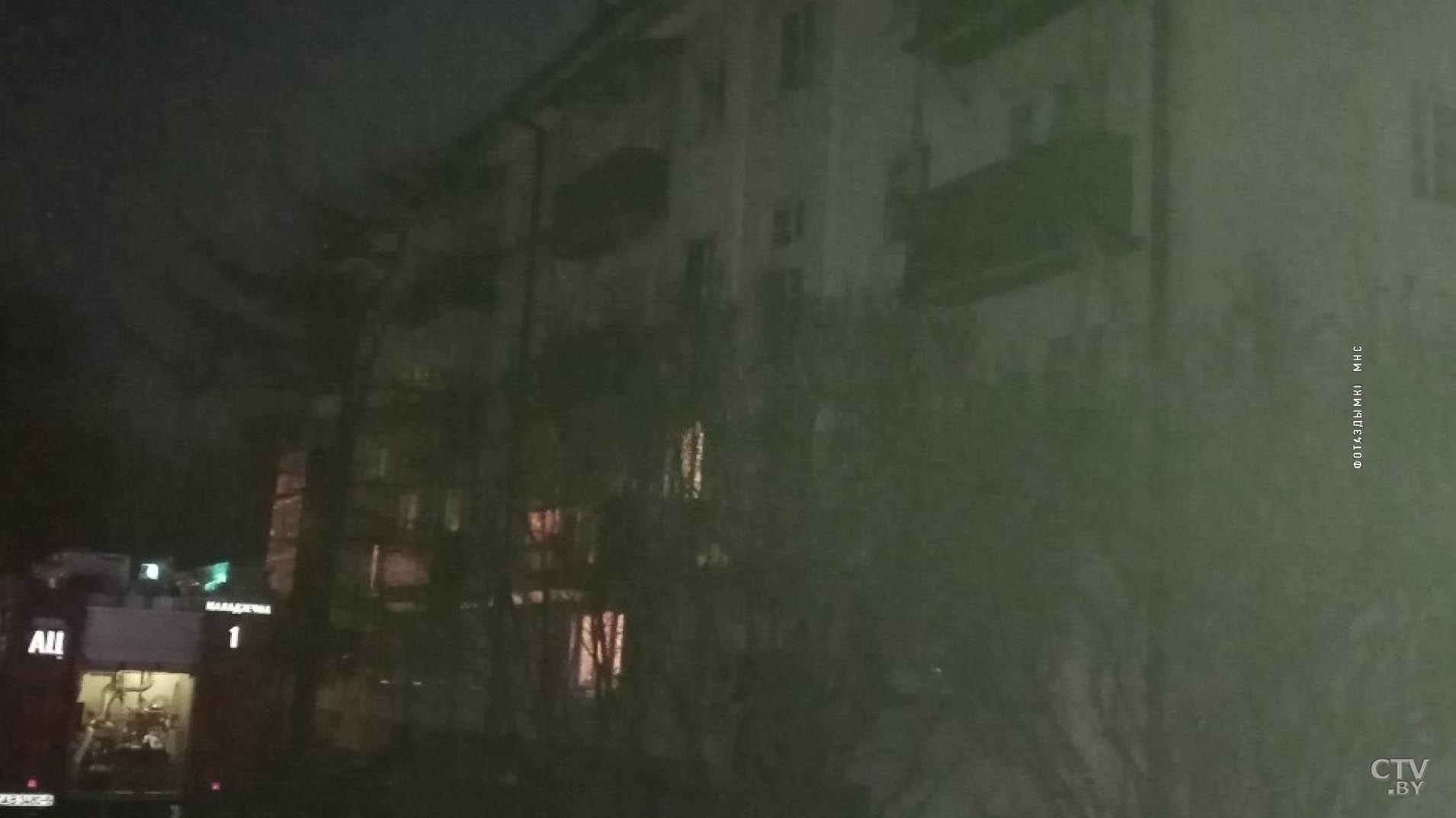 В Молодечно спасли двух человек на пожаре-1