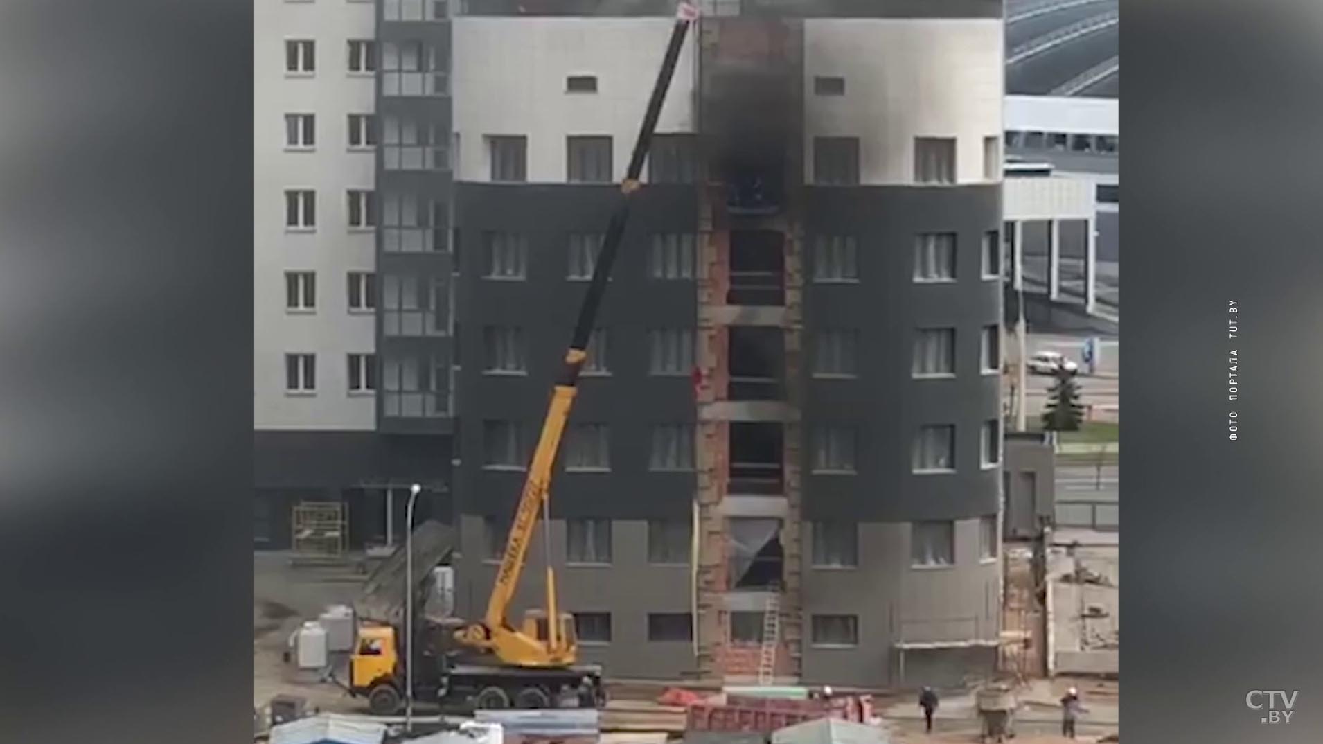 На улице Мястровской горело строящееся здание-6