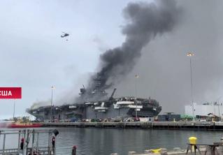 На пылающем корабле ВМС США находится свыше 3 тысяч тонн топлива