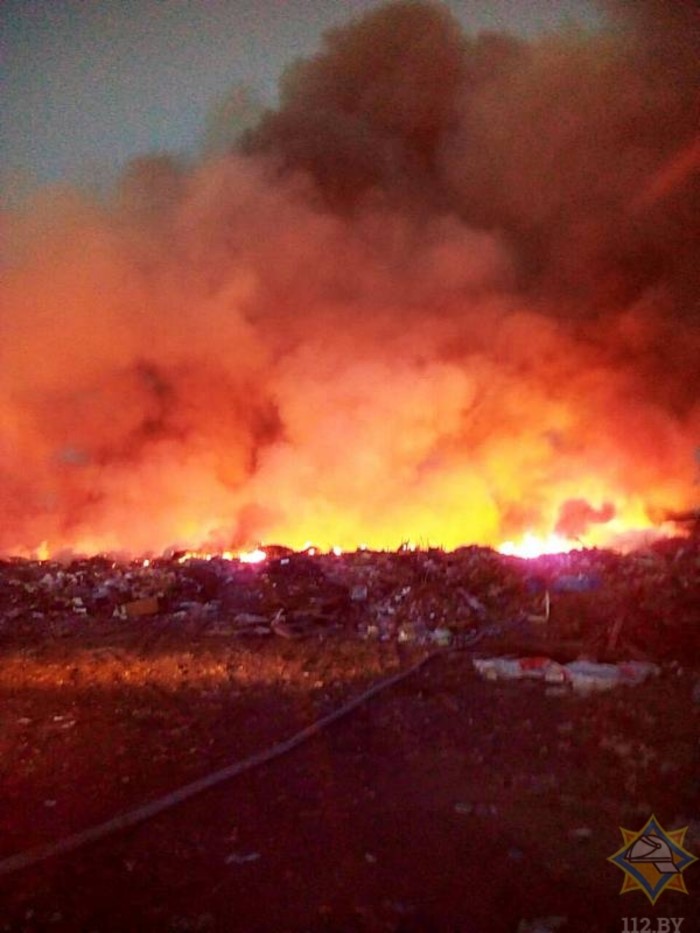 В Борисове более пяти часов тушили пожар на полигоне бытовых отходов-4