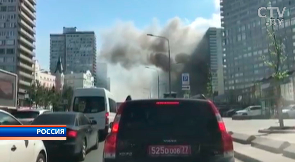 Второй за два месяца пожар на Новом Арбате: видео очевидцев-1