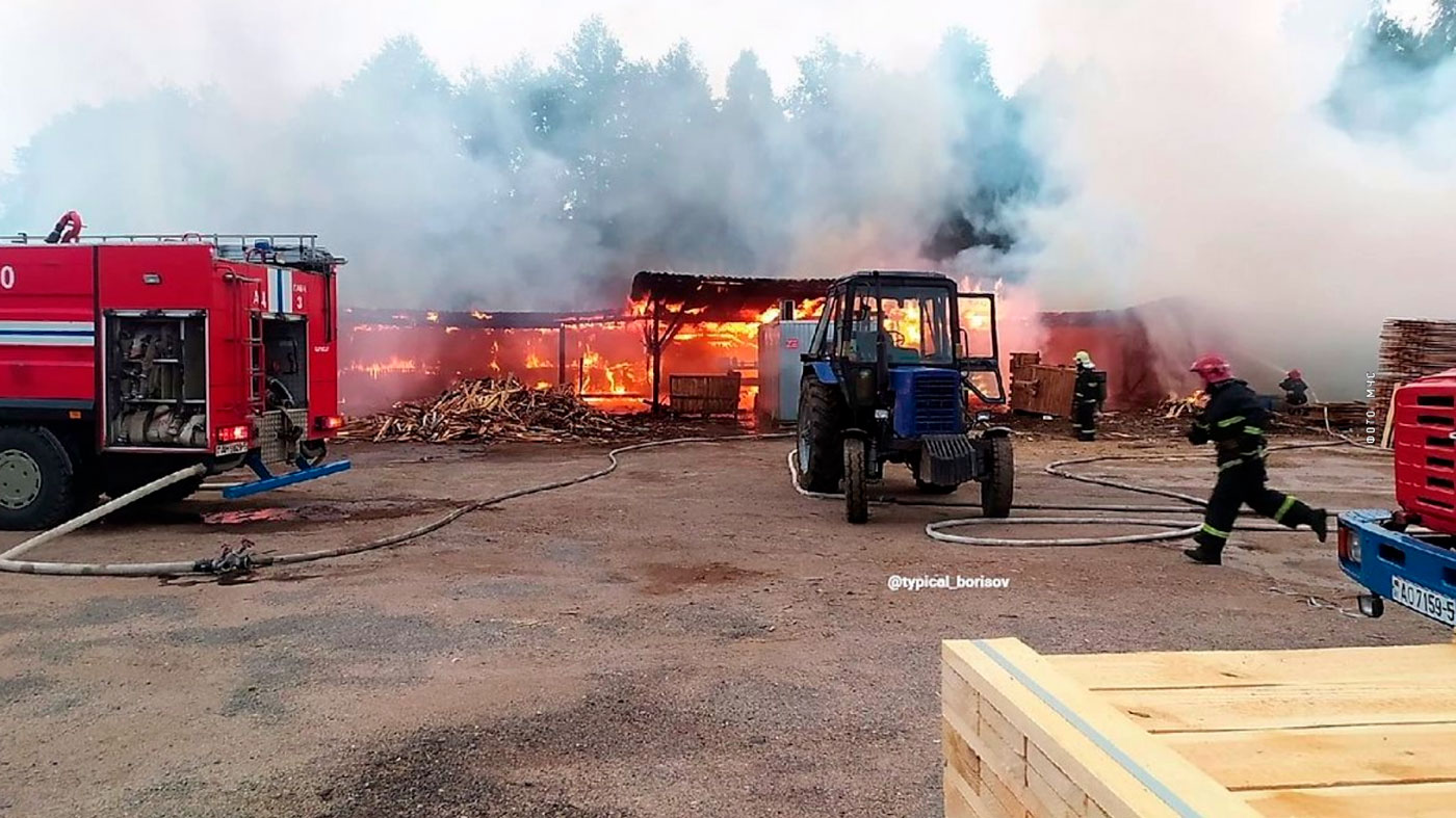 Пожар произошёл на пилораме в Борисове-1