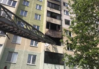 Пожар в многоэтажке Солигорска: выгорел балкон и рамы на двух этажах