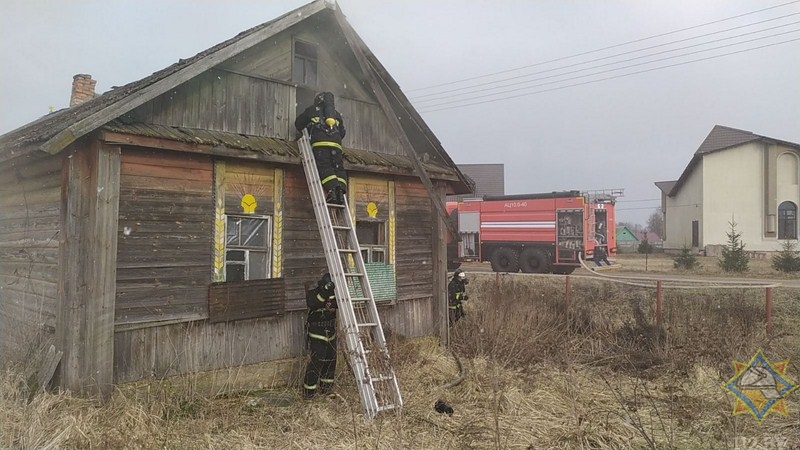 На пожаре в Городке спасатели обнаружили тело мужчины -4