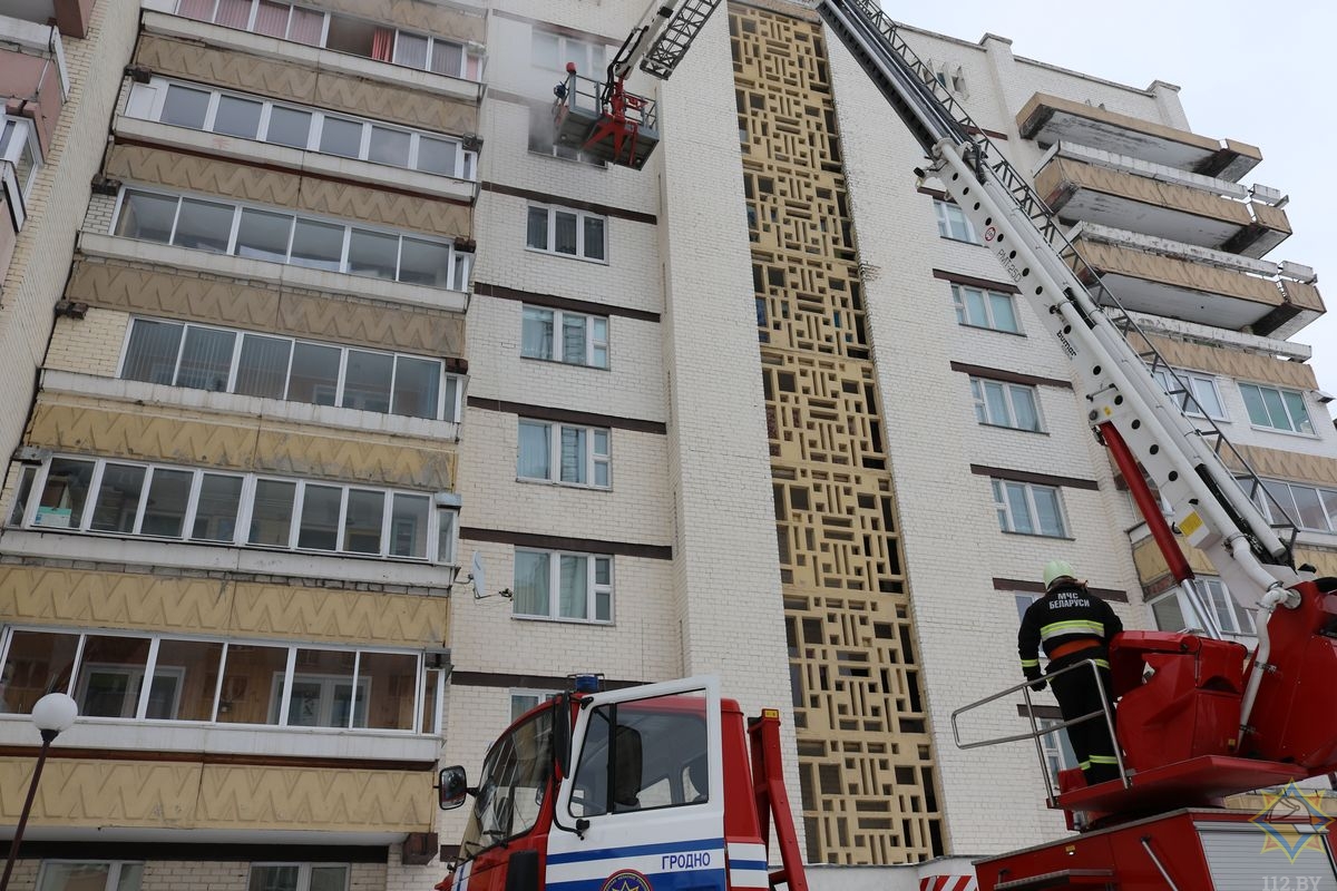 Гродно: из-за пожара в многоэтажке эвакуировали 24 человека Гродно: из-за пожара в многоэтажке эвакуировали 24 человека