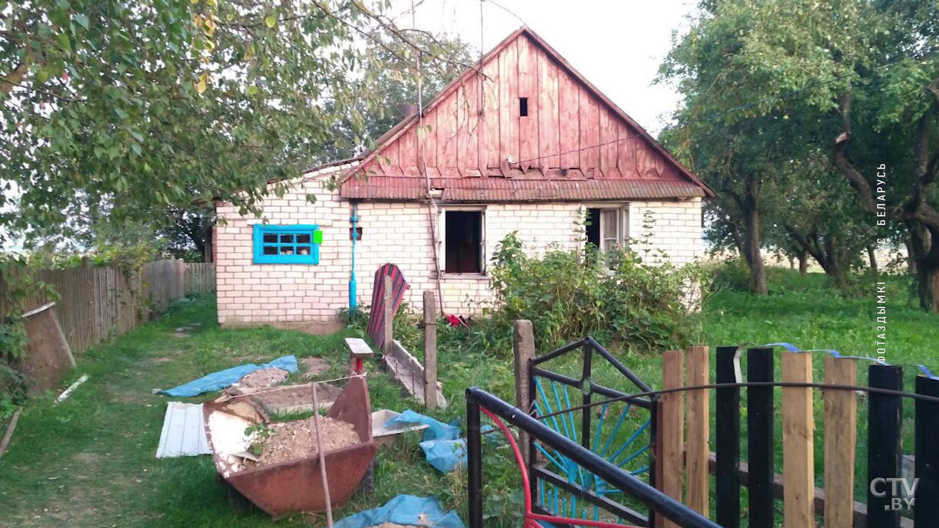Два милиционера спасли мужчину на пожаре в Несвижском районе-1 Два милиционера спасли мужчину на пожаре в Несвижском районе-1