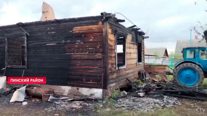Женщина с двумя маленькими детьми погибли при пожаре в Пинском районе-1