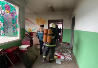 В школе на Слободской загорелась подсобка, одного из работников госпитализировали